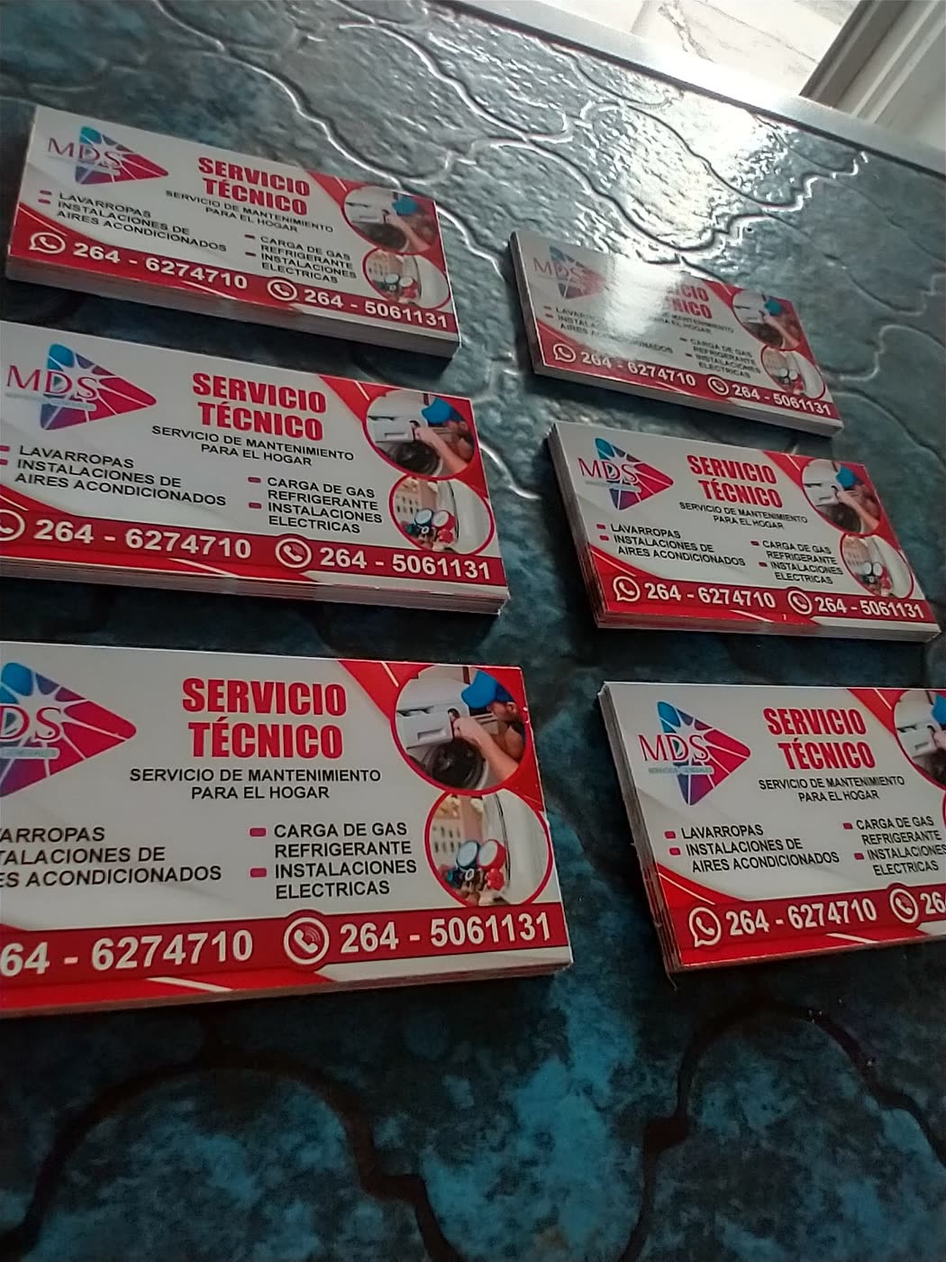 Imanes publicitarios de un servicio tecnico, en rojo y azul