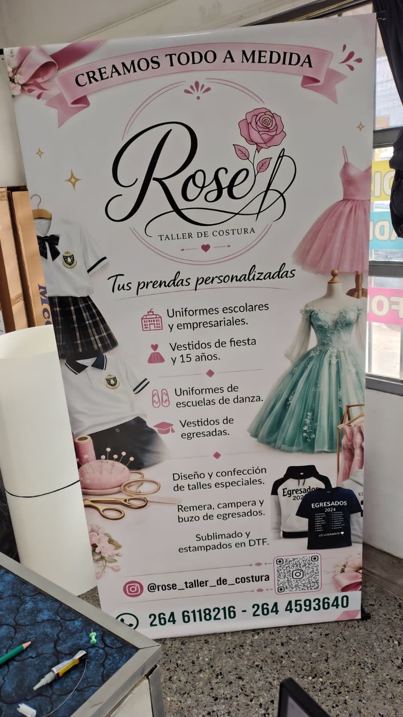 Porta banner de un taller de costura